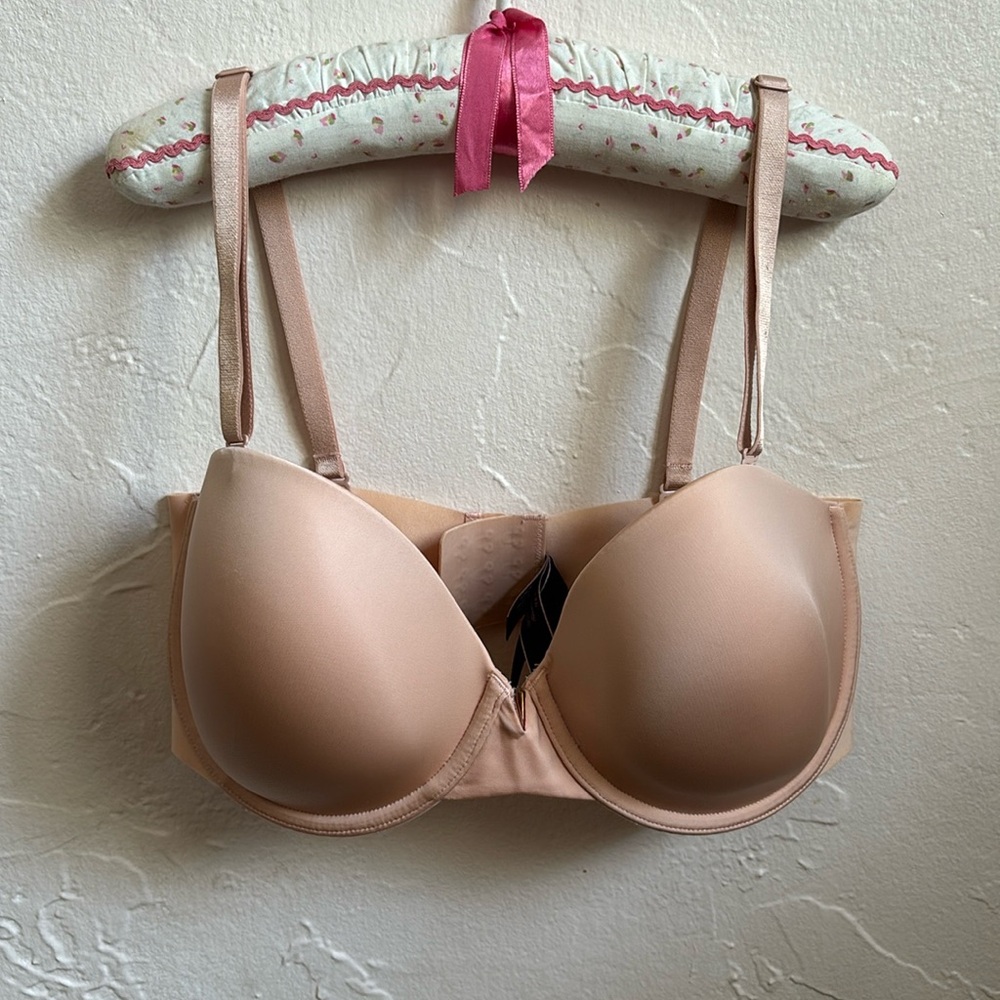 Victoria’s Secret strapless bra